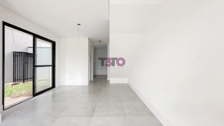 Sobrado à venda com 3 quartos sendo 1 suíte, por R$ 630.000,00 - Xaxim - Curitiba/PR