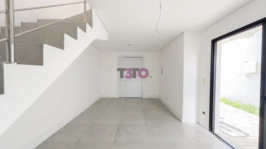 Sobrado à venda com 3 quartos sendo 1 suíte, por R$ 630.000,00 - Xaxim - Curitiba/PR