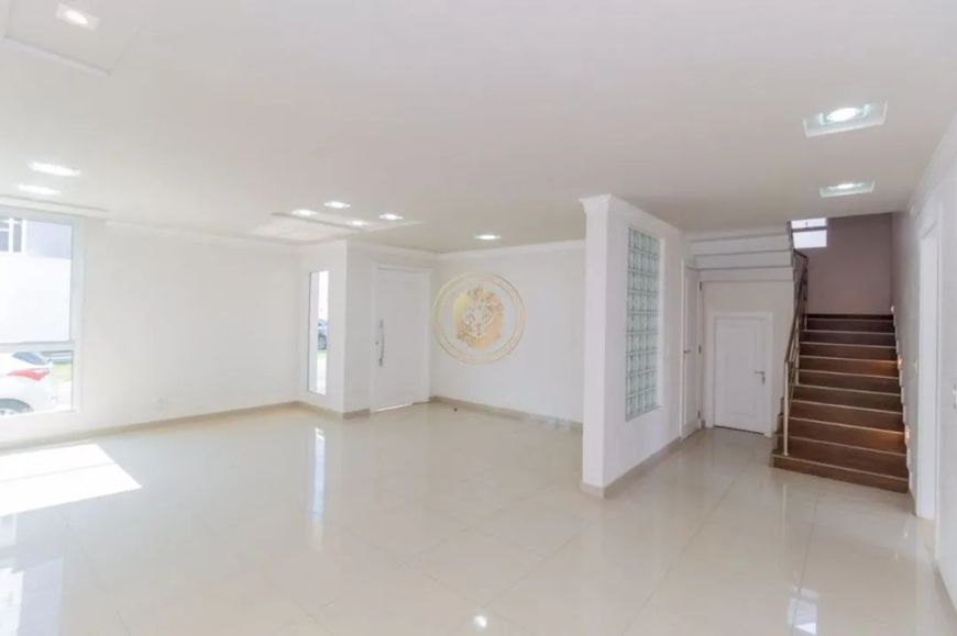Casa com 4 suítes em condomínio fechado no Butiatuvinha