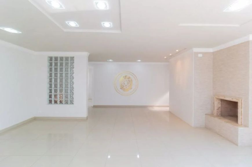 Casa com 4 suítes em condomínio fechado no Butiatuvinha