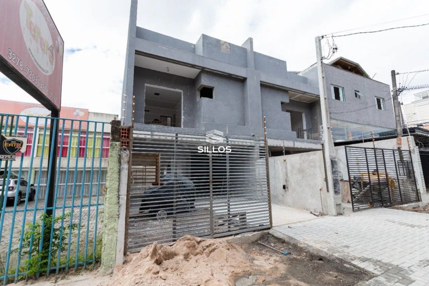 Sobrado 02 com 03 Quartos, Closet e 02 Vagas no Hauer
