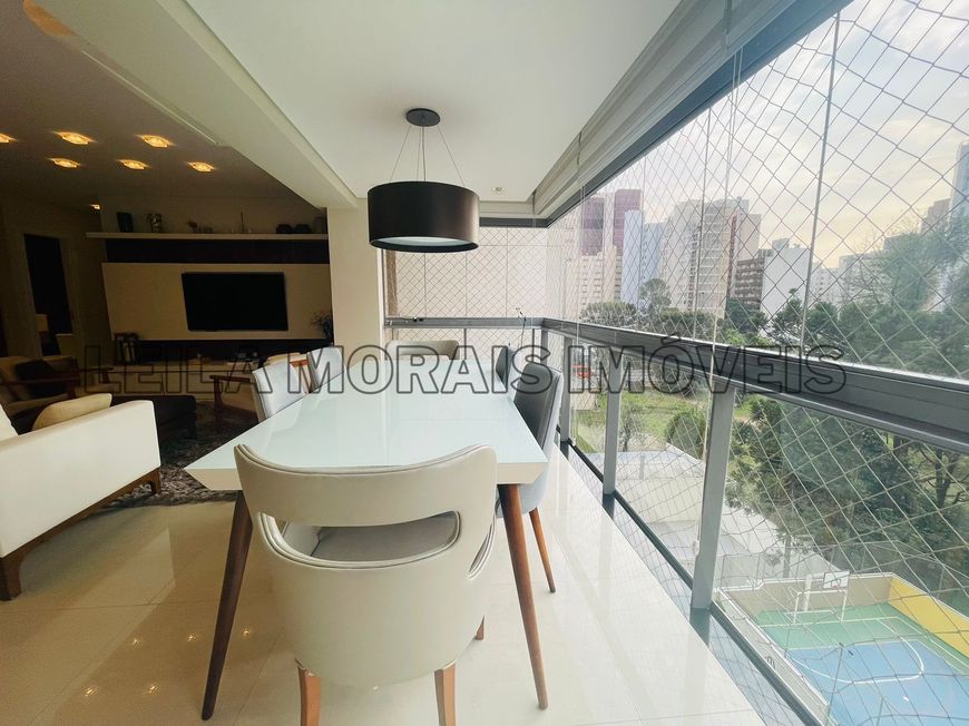 Blend Batel 100% mobiliado, 4 quartos e 2 vagas de garagem
