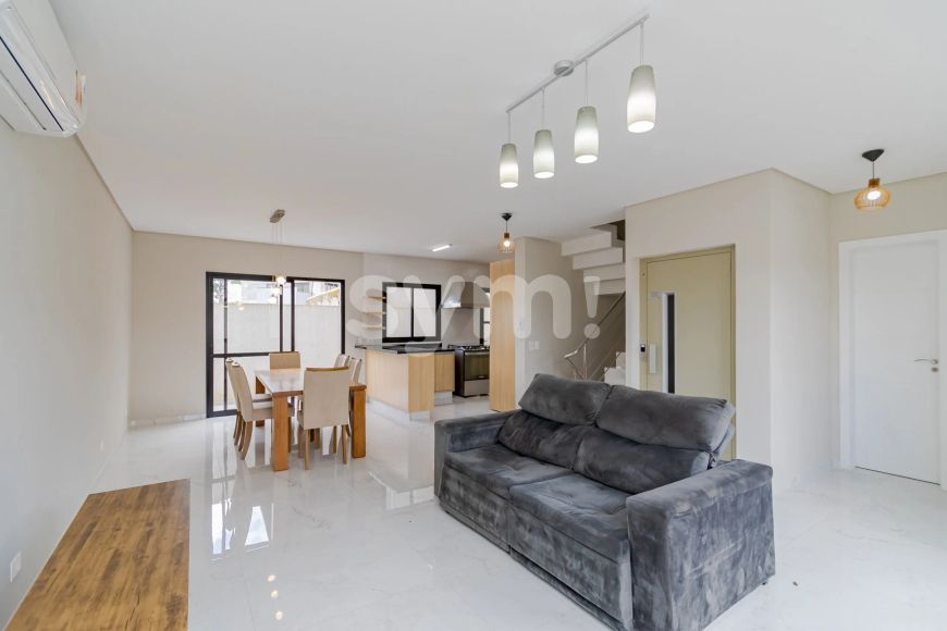 Triplex semi mobiliado no Hugo Lange