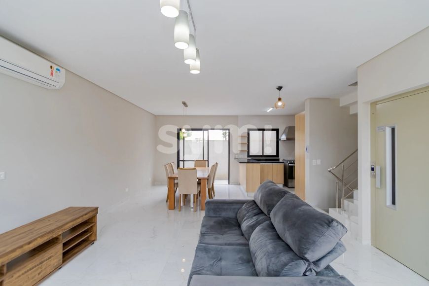 Triplex semi mobiliado no Hugo Lange