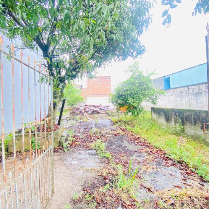 Imóvel para venda tem 270 metros quadrados em Santa Quitéria - Curitiba - PR