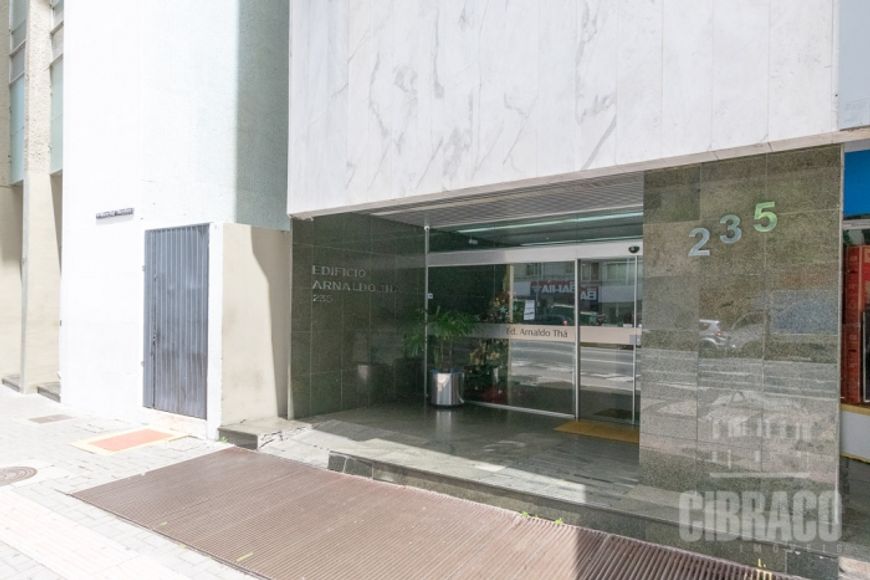 Conjunto Comercial no Centro, de 34,02m² - Ed. Arnaldo Thá