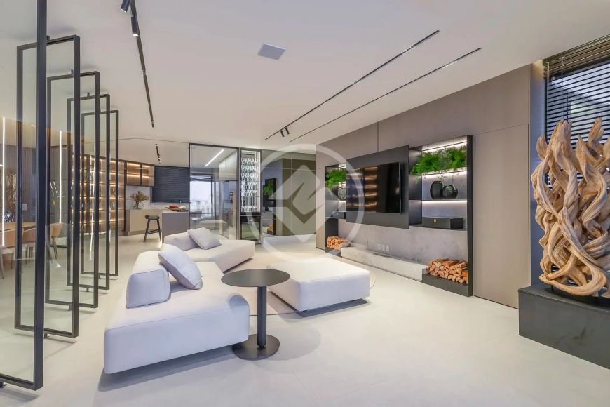 Apartamento com 3 suítes e 4 vagas de garagem no Água Verde em frente ao Clube Curitibano codigo: 94
