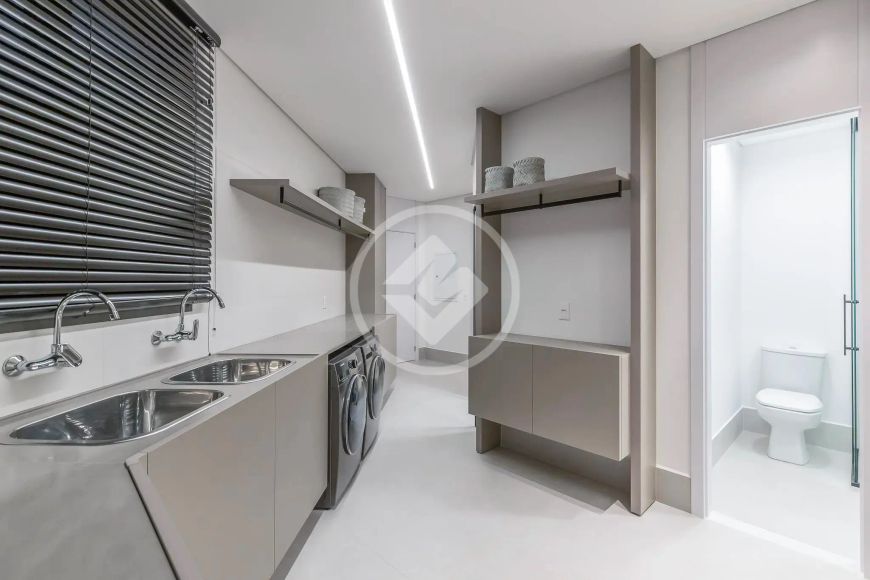 Apartamento com 3 suítes e 4 vagas de garagem no Água Verde em frente ao Clube Curitibano codigo: 94