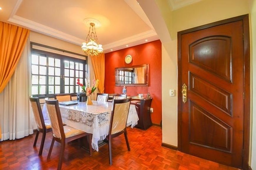 Sobrado semi-mobiliado (5 quartos e 3 bw) + edícula (2 quartos e 1 bw) com 289m² em terreno de 360m²