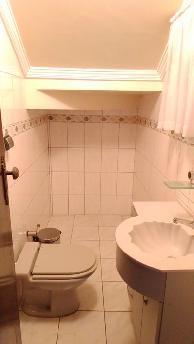 Sobrado semi-mobiliado (5 quartos e 3 bw) + edícula (2 quartos e 1 bw) com 289m² em terreno de 360m²