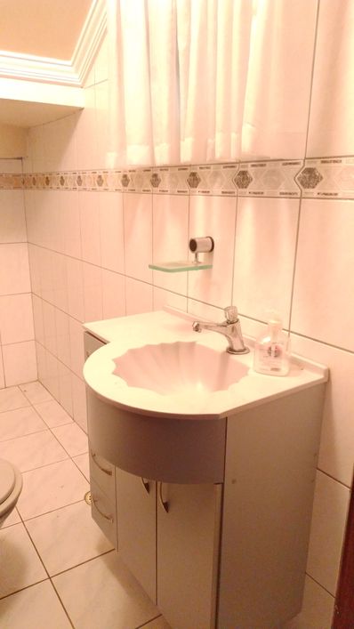 Sobrado semi-mobiliado (5 quartos e 3 bw) + edícula (2 quartos e 1 bw) com 289m² em terreno de 360m²