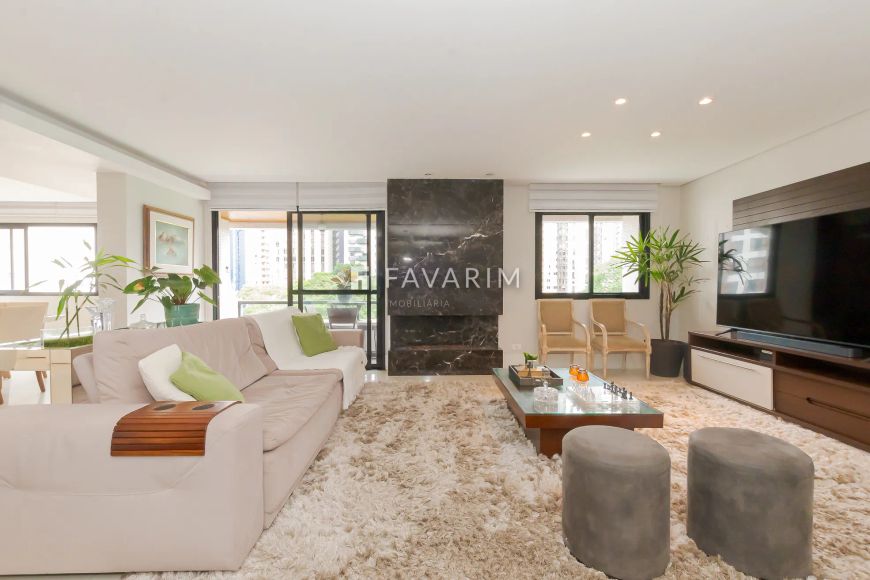 APARTAMENTO com 3 dormitórios à venda com 260m² por R$ 2.400.000,00 no bairro Água Verde - CURITIBA