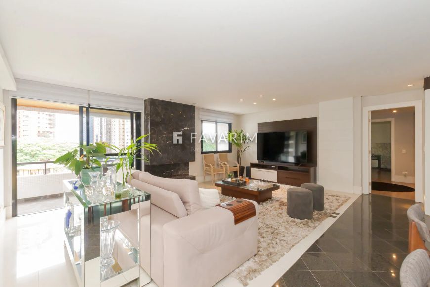 APARTAMENTO com 3 dormitórios à venda com 260m² por R$ 2.400.000,00 no bairro Água Verde - CURITIBA
