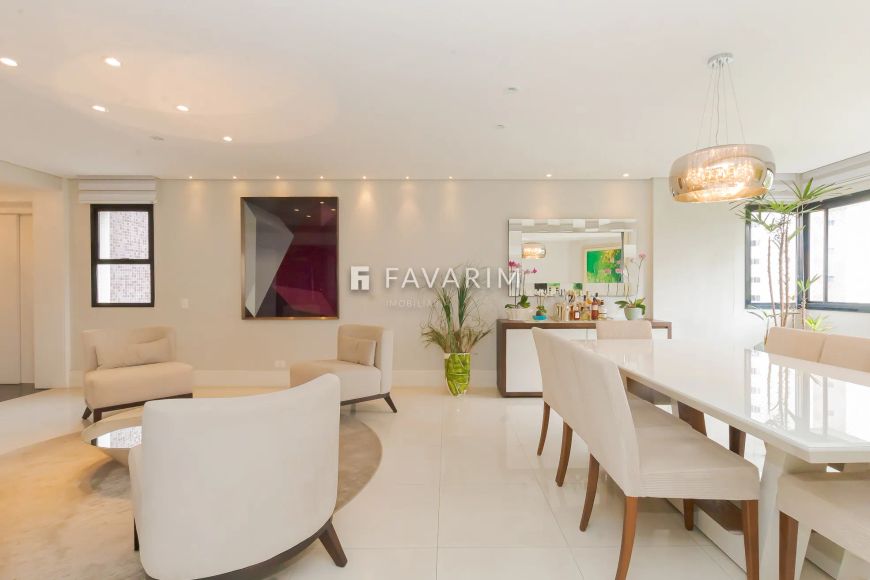 APARTAMENTO com 3 dormitórios à venda com 260m² por R$ 2.400.000,00 no bairro Água Verde - CURITIBA