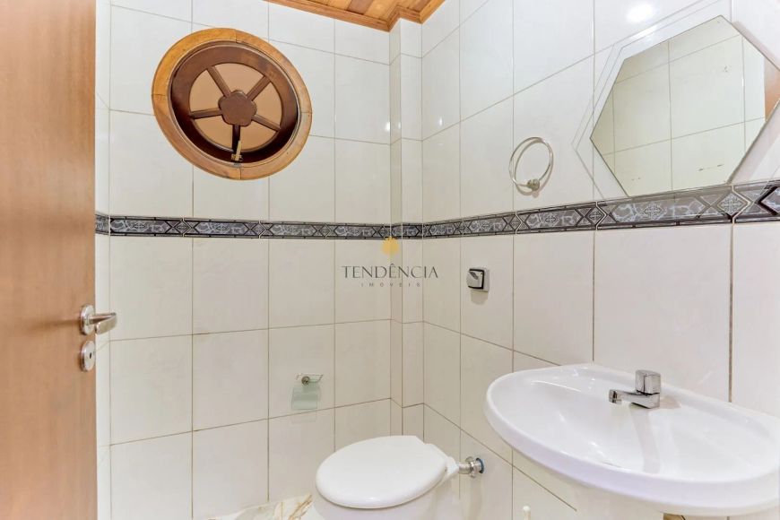 Sobrado com 4 quartos à venda, 162 m por R 650.000 - Xaxim - Curitiba PR