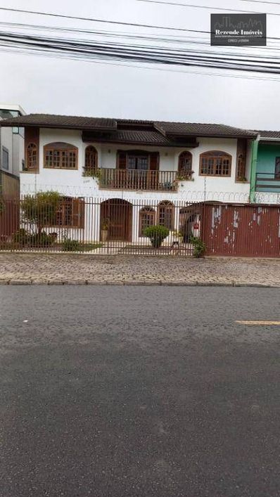 Sobrado à venda com 4 quartos no bairro Guaíra