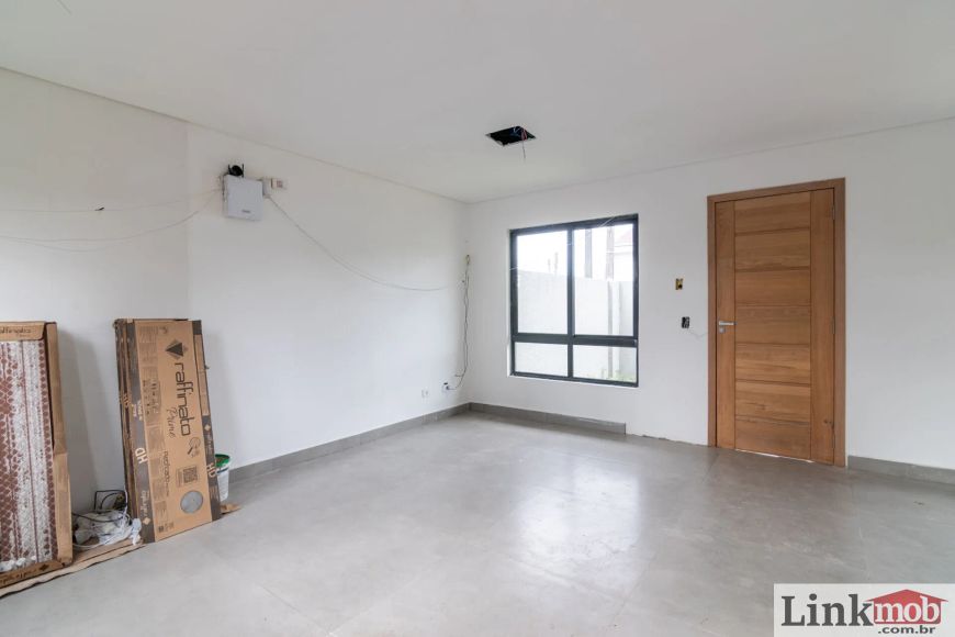 Sobrado Triplex com 3 dormitórios (1 suite) à venda. São 141,70 m² por R$ 589.000 no bairro Lindóia