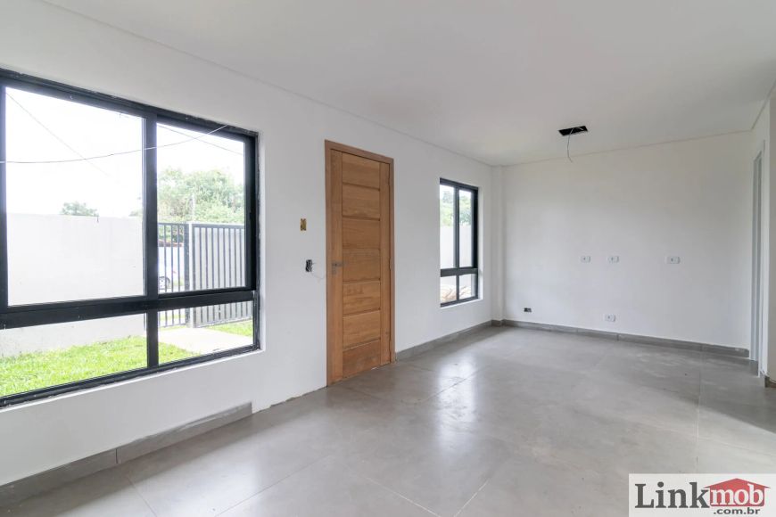 Sobrado Triplex com 3 dormitórios (1 suite) à venda. São 141,70 m² por R$ 589.000 no bairro Lindóia
