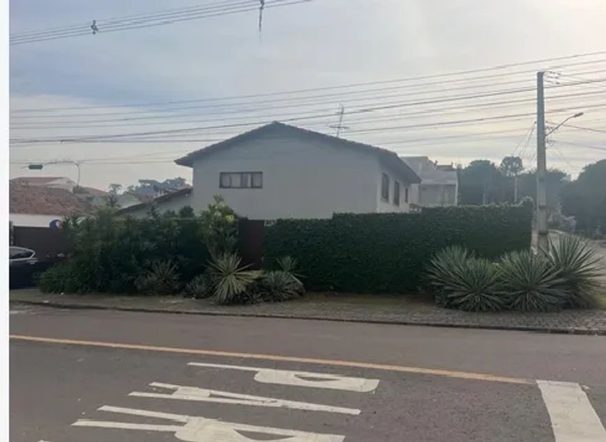 Sobrado para venda tem 267 metros quadrados com 3 quartos em Guabirotuba - Curitiba - PR