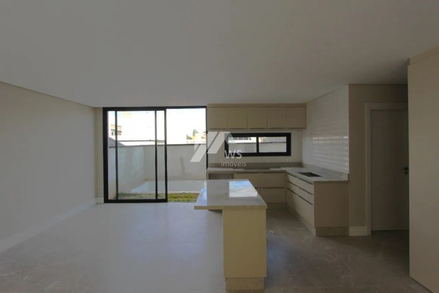 Casa Semimobiliada com Piscina!