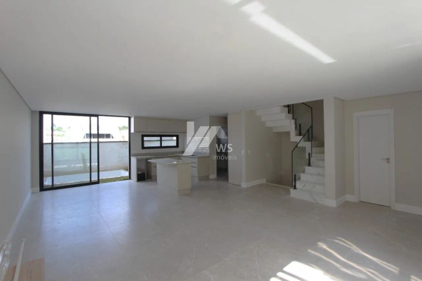 Casa Semimobiliada com Piscina!