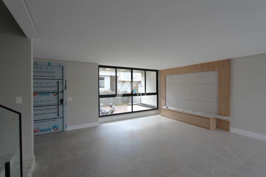 Casa Semimobiliada com Piscina!