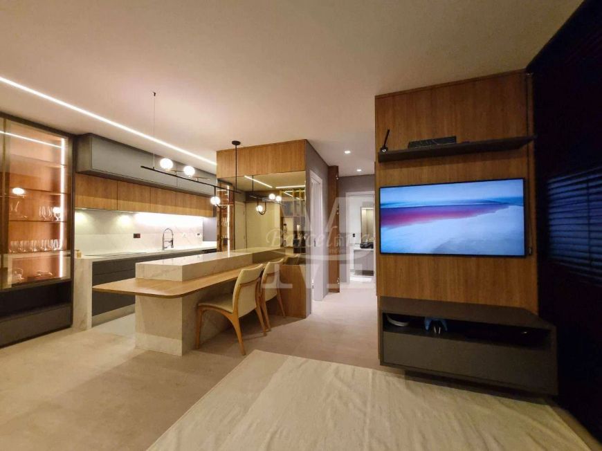 APARTAMENTO ALTO PADRÃO NO EDIFÍCIO HEDGE, BATEL, SEMI-MOBILIADO, ANDAR ALTO, 2 VAGAS. CONDOMÍNIO CL