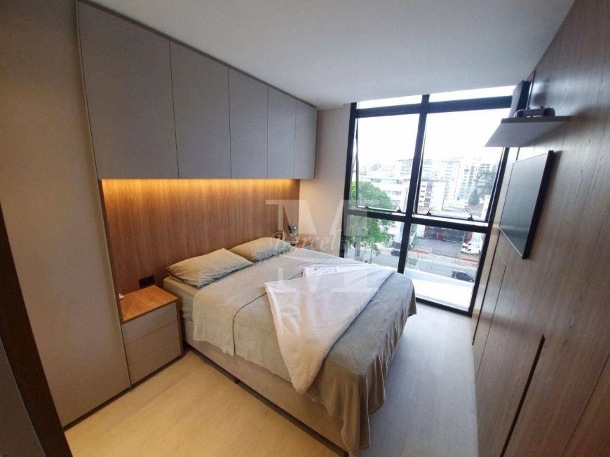 APARTAMENTO ALTO PADRÃO NO EDIFÍCIO HEDGE, BATEL, SEMI-MOBILIADO, ANDAR ALTO, 2 VAGAS. CONDOMÍNIO CL