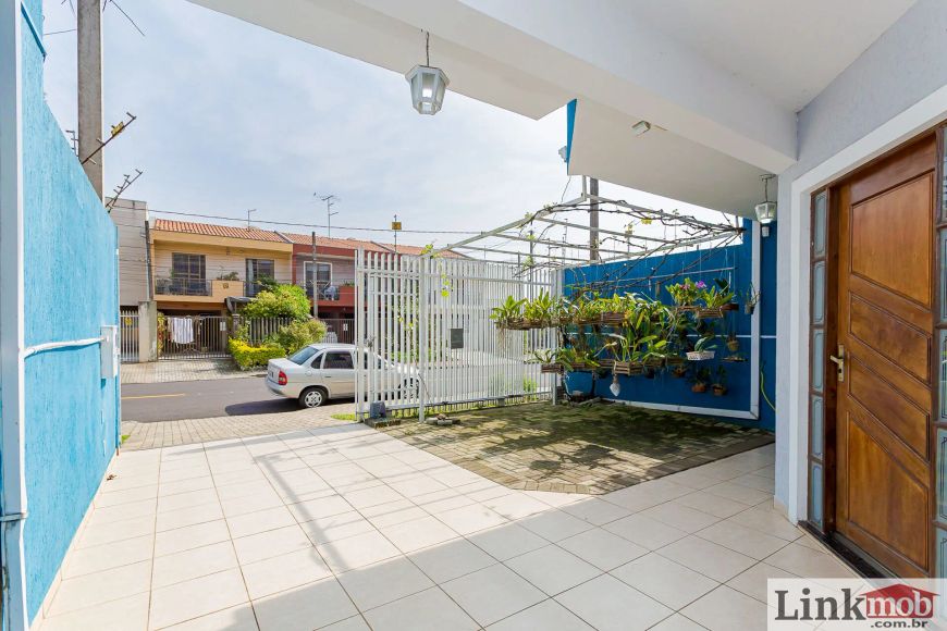 SOBRADO TRIPLEX – FAZENDINHA – 200M² - 3 QUARTOS (1 SUÍTE) – 3 VAGAS – PRÓXIMO AO MERCADO ZAMPROGNA