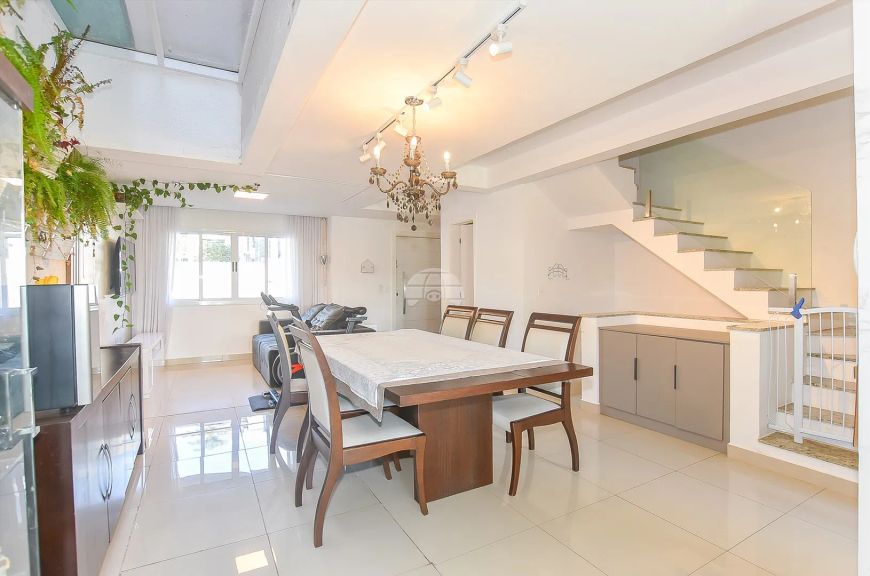 Sobrado Aconchegante no Pilarzinho, 241.43 m²
