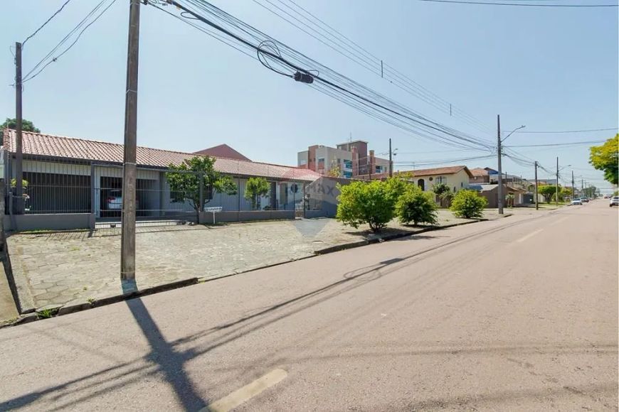 Excelente Casa Térrea em terreno de esquina.