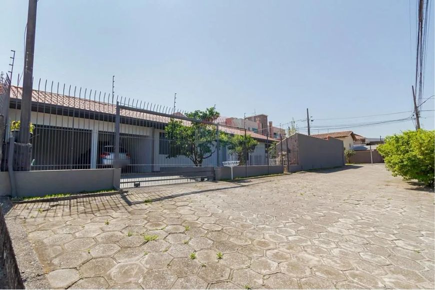 Excelente Casa Térrea em terreno de esquina.