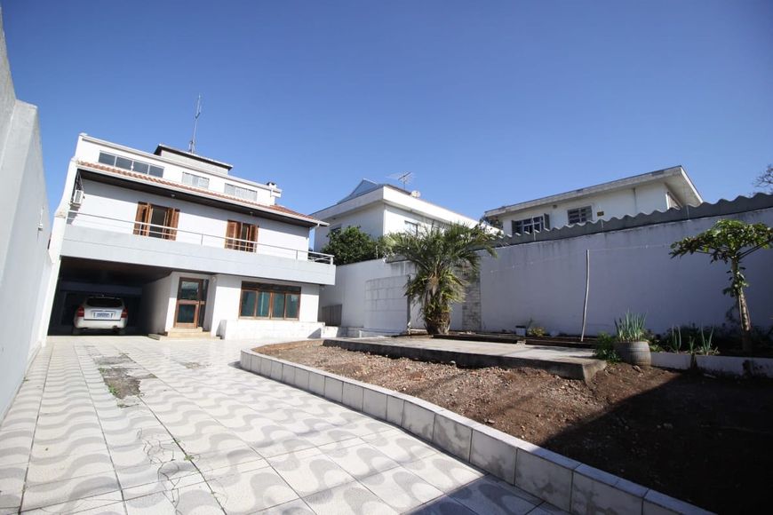 Ótima residência - Ensolarada- Amplo Terreno - Possibilidade para comercial