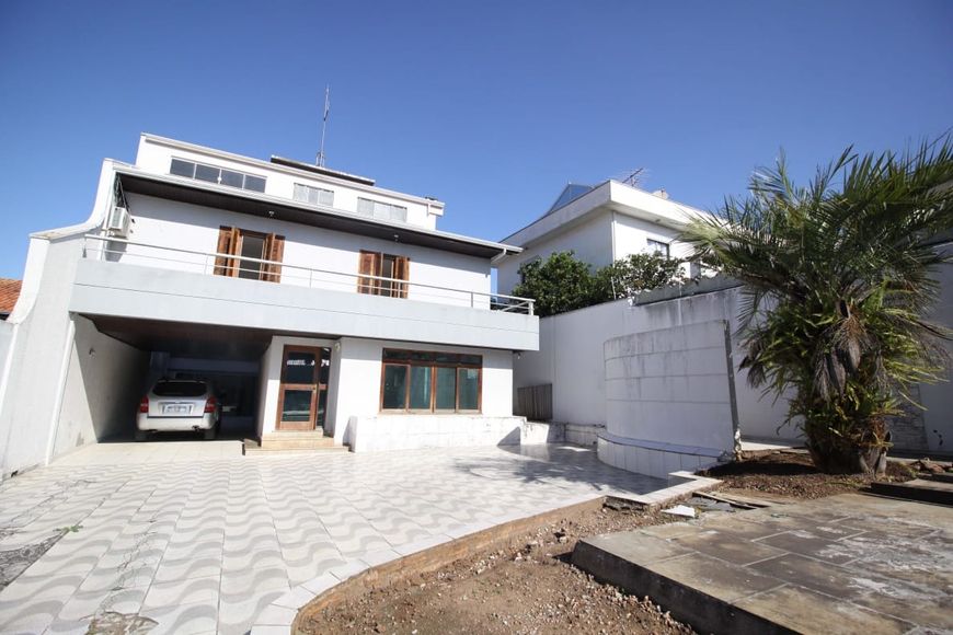 Ótima residência - Ensolarada- Amplo Terreno - Possibilidade para comercial