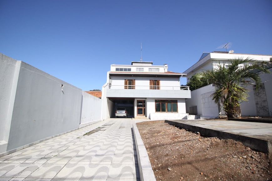Ótima residência - Ensolarada- Amplo Terreno - Possibilidade para comercial