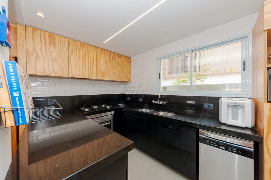 SOBRADO EM CONDOMÍNIO com 3 dormitórios à venda com 146.29m² por R$ 620.000,00 no bairro Santo Ináci