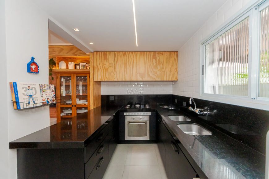 SOBRADO EM CONDOMÍNIO com 3 dormitórios à venda com 146.29m² por R$ 620.000,00 no bairro Santo Ináci