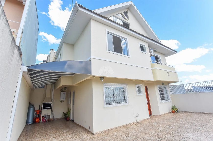 Sobrado para venda possui 127m² com 2 quartos em Guabirotuba - Curitiba - PR