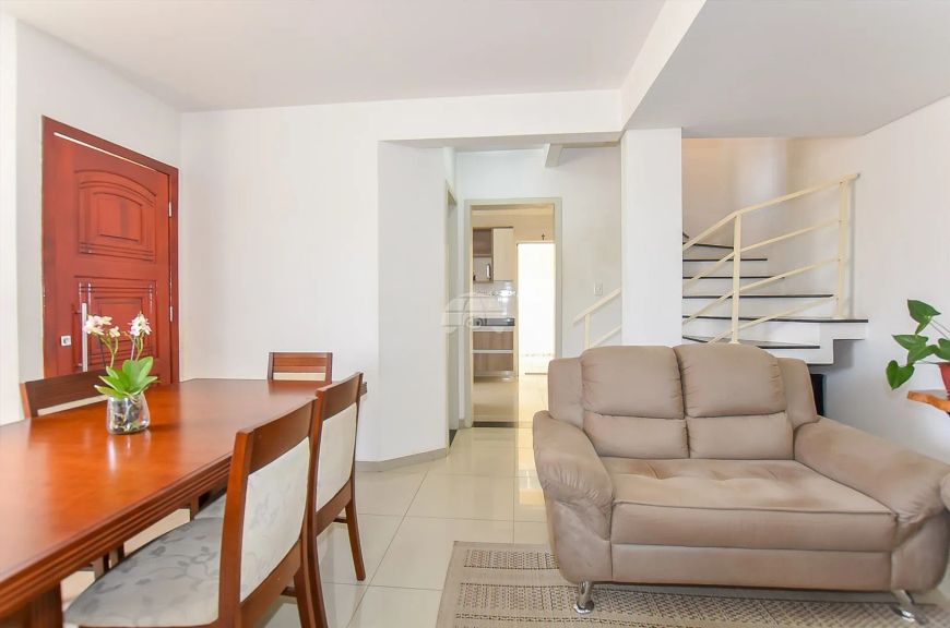 Sobrado para venda possui 127m² com 2 quartos em Guabirotuba - Curitiba - PR