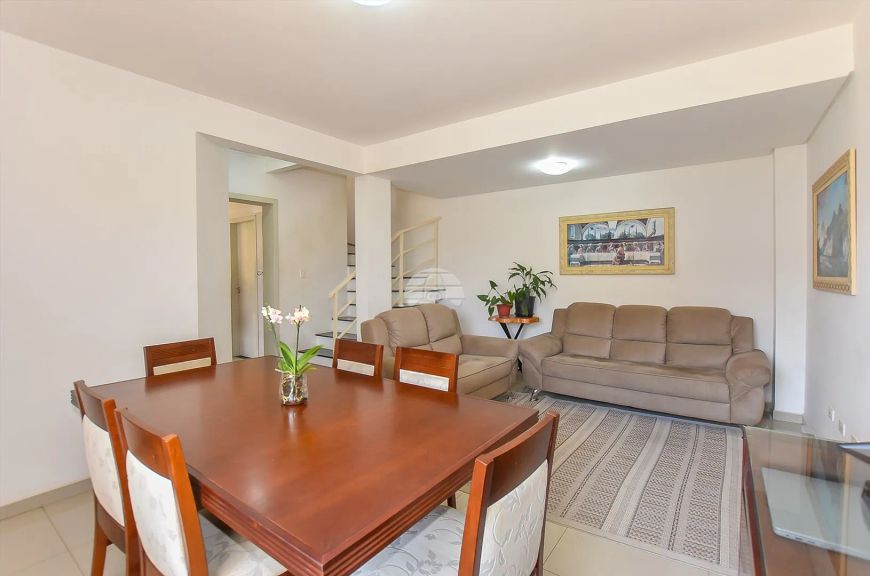 Sobrado para venda possui 127m² com 2 quartos em Guabirotuba - Curitiba - PR