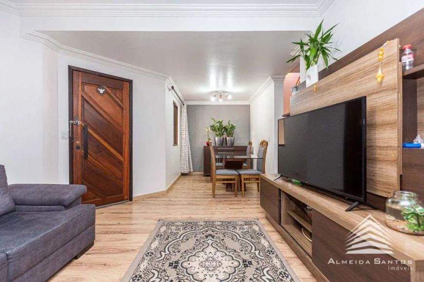 Casa a venda Novo Mundo, 3 dormitórios, 2 vagas de garagem