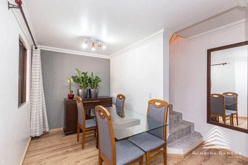 Casa a venda Novo Mundo, 3 dormitórios, 2 vagas de garagem