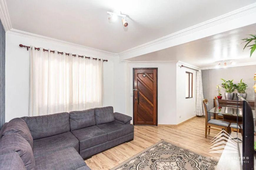 Casa a venda Novo Mundo, 3 dormitórios, 2 vagas de garagem