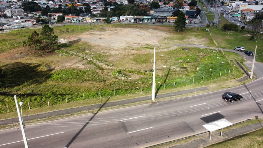 Excelente área comercial no Pinheirinho
