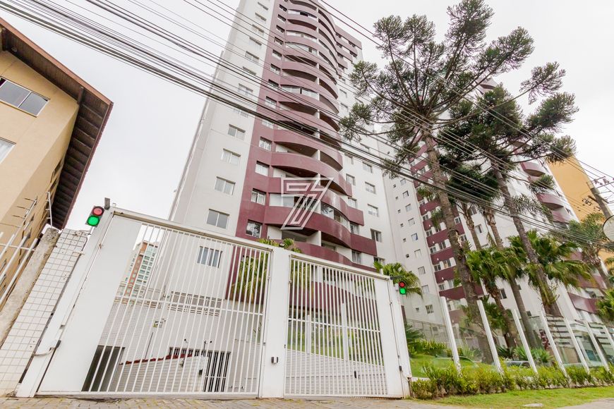 APTO COM 3 DORMITÓRIOS NO ÁGUA VERDE