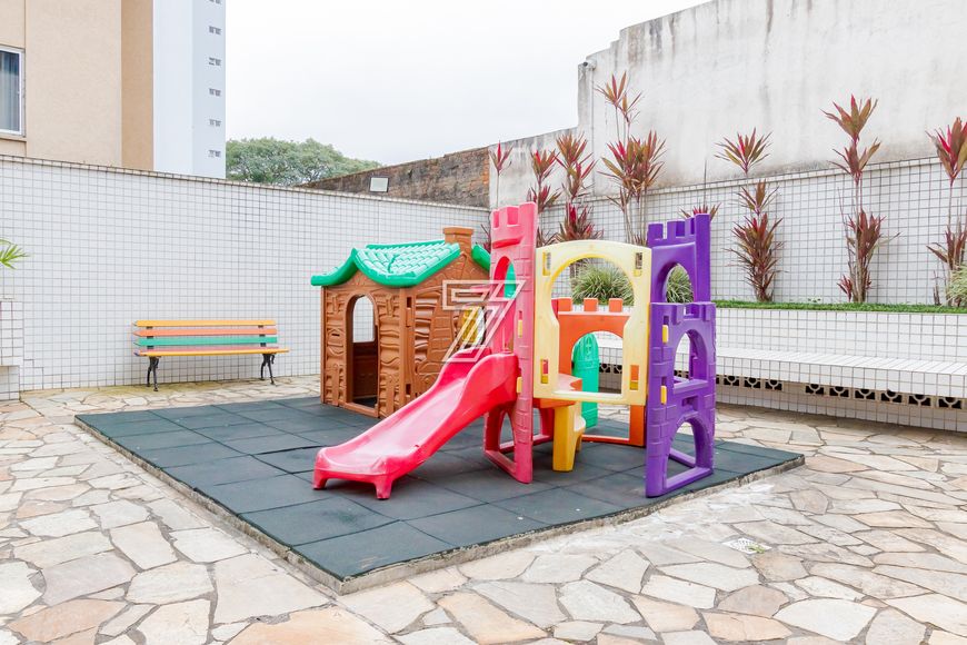 APTO COM 3 DORMITÓRIOS NO ÁGUA VERDE