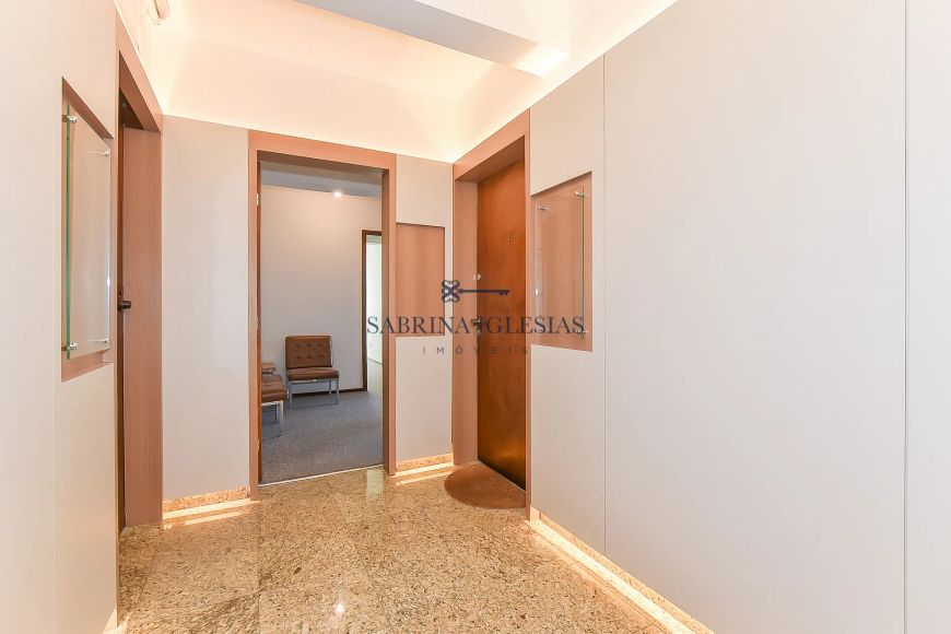 Sala Comercial bem localizada à venda no Centro de Curitiba