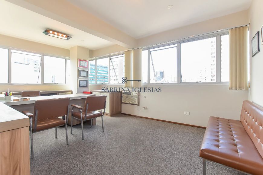Sala Comercial bem localizada à venda no Centro de Curitiba