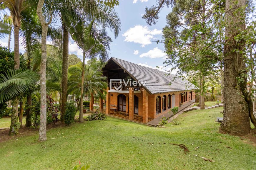 Seu Novo Lar: Excelente Casa em Condomínio com 3.030m² de terreno à Venda!