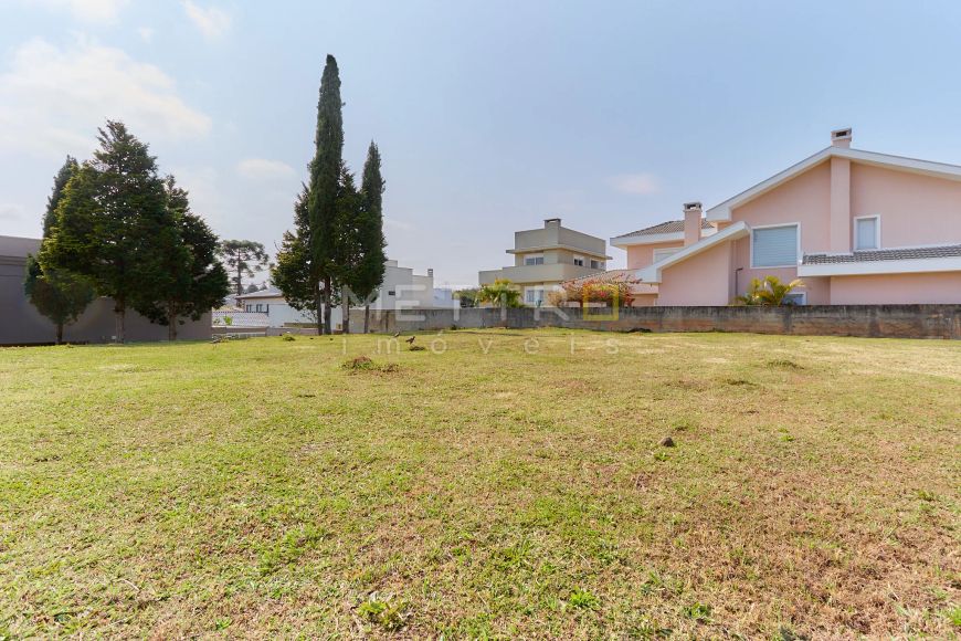 Excelente terreno em Condomínio fechado no Abranches.